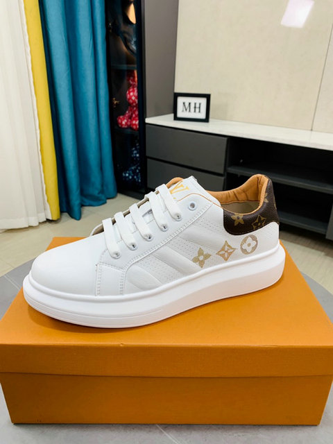 men LV shoes-023